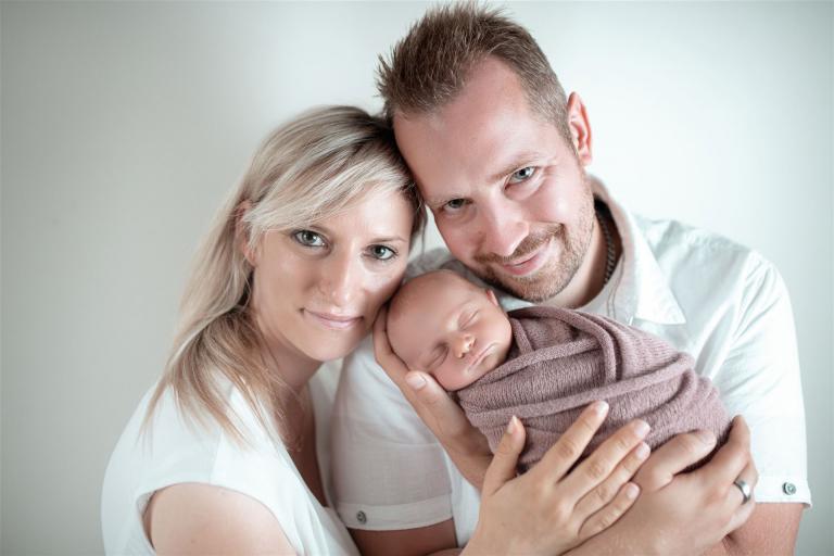 Newbornshooting,  Babyshooting, Fotograf in Nürnberg, exklusive Babyfotos, Familienfotos, bald Eltern, Baby 2022, Familienshooting, Nürnberg